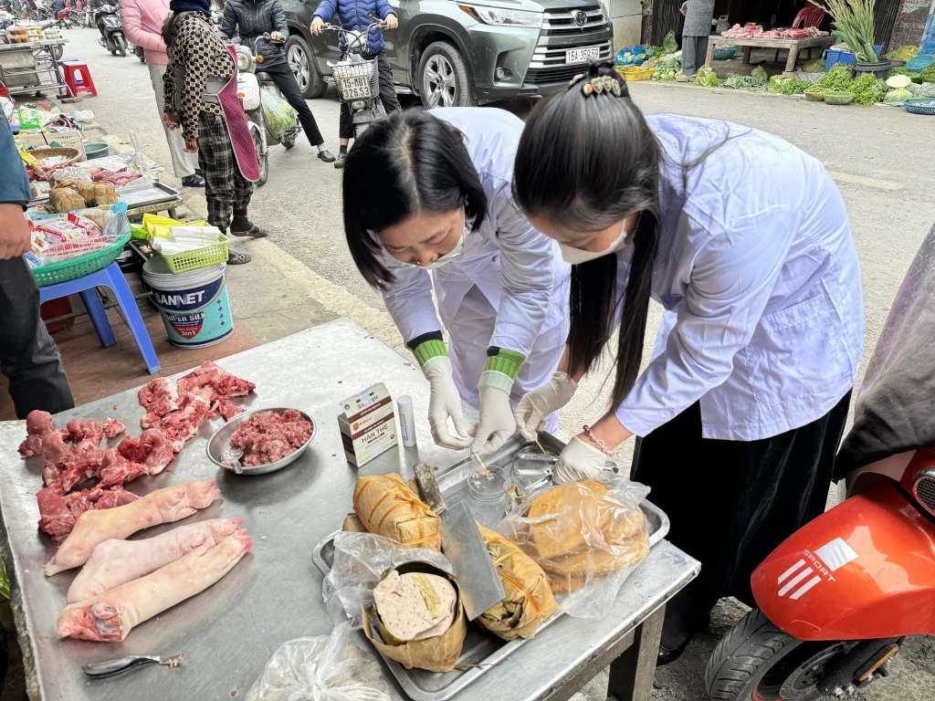 hai-phong-tang-cuong-kiem-tra-an-toan-thuc-pham-thuc-an-duong-pho-1745909806057142013890