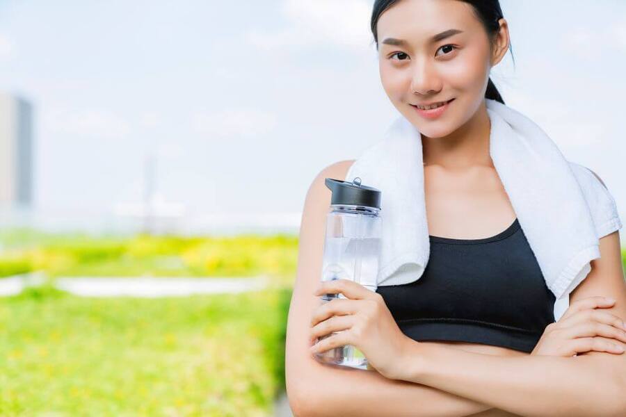 Uống nước đúng cách để có mọt buổi tập luyện hiệu quả (Ảnh minh họa) 