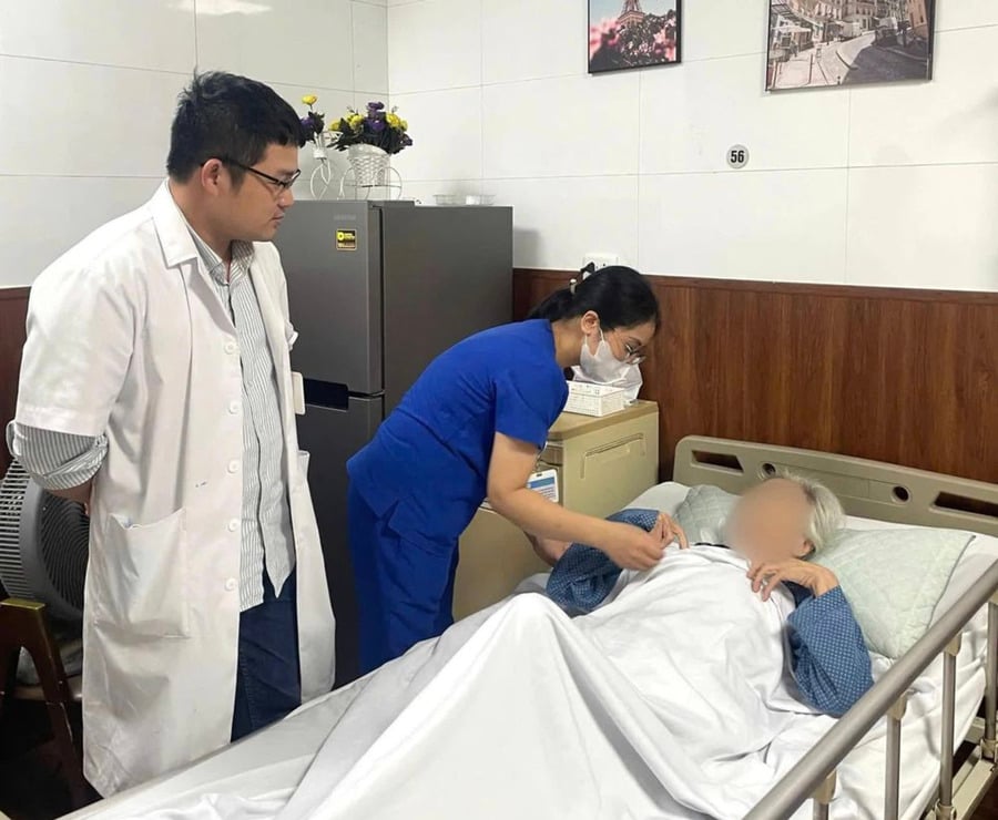 Các bác sĩ Bệnh viện Thanh Nhàn đã hội chẩn khoa, tham vấn tuyến trung ương, đưa ra chỉ định điều trị, xử lý kịp thời, tránh biến chứng nặng và đã giữ lại được bàn chân cho bệnh nhân