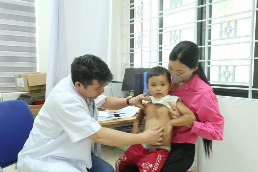 Khám sàng lọc giúp phát hiện sớm khuyết tật ở trẻ