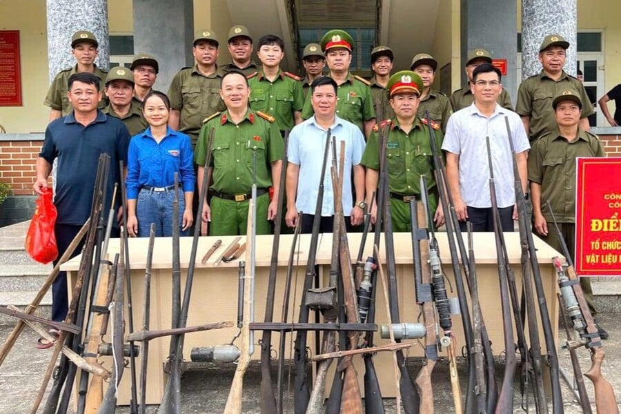 Người dân xã Nam Xuân tự giác giao nộp 60 khẩu súng săn và nhiều công cụ nguy hiểm