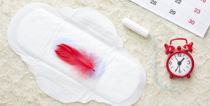 Estrogen suy giảm cũng khiến kinh nguyệt không đều (Ảnh minh họa)