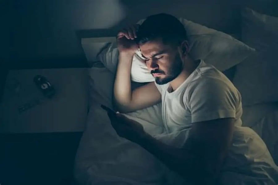 Sóng điện thoại khiến quá trình sinh tinh bị đình trệ (Ảnh minh họa)