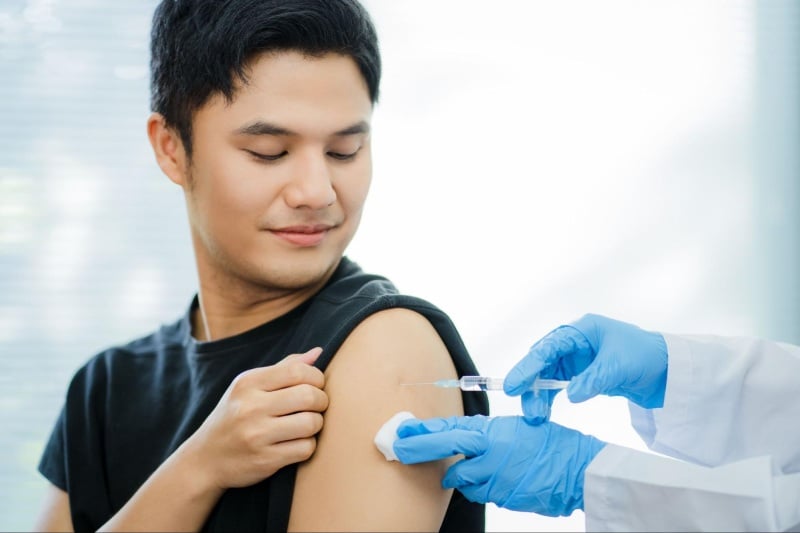 Chủ động tiêm ngừa HPV là giải pháp hiệu quả ở cả nam và nữ (Ảnh minh họa)