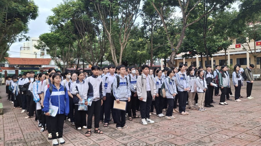 Thí sinh tham dự tại điểm thi Trường THPT Buôn Ma Thuột