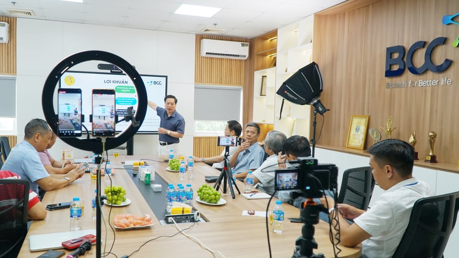 Tọa đàm được phát trực tiếp trên các nền tảng YouTube và Fanpage của Hội, thu hút nhiều lượt theo dõi và tương tác