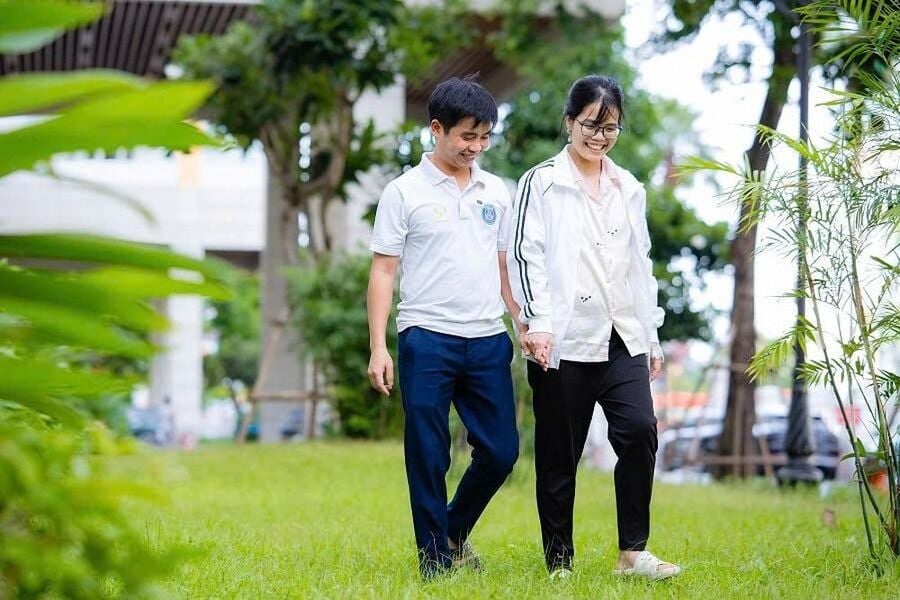 Vợ chồng chị Mến - anh Hậu