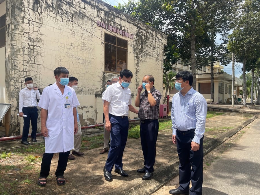 Đoàn công tác của Ủy ban nhân dân tỉnh kiểm tra Bệnh viện Đa khoa Bình Thuận