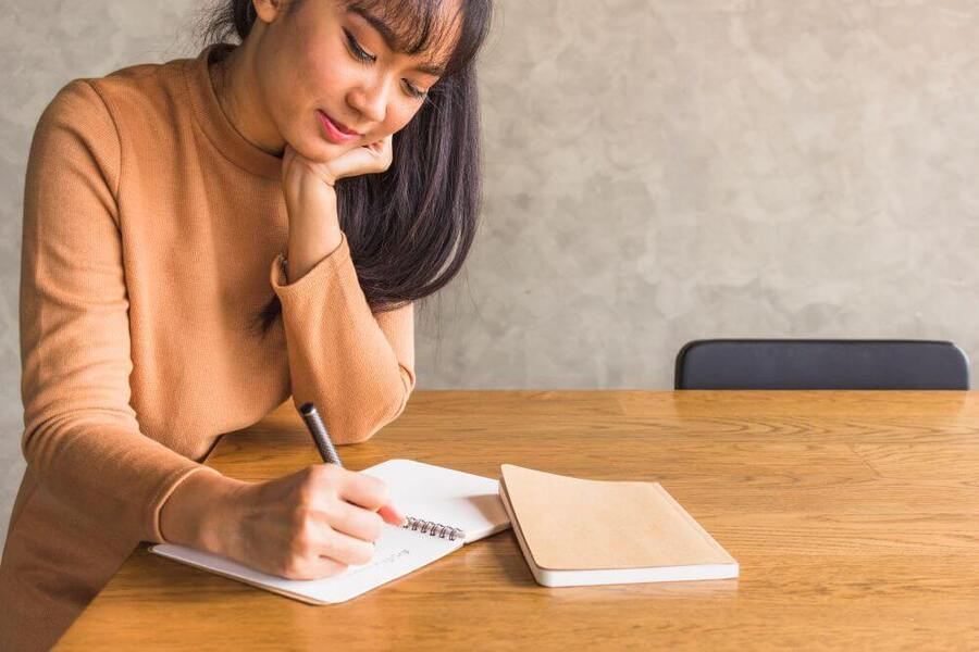 Viết nhật ký giúp nâng cao khả năng quản lý cảm xúc (Ảnh minh họa)     