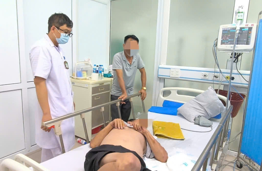 Bệnh nhân xuất hiện triệu chứng bệnh dại sau khi bị chó nhà hàng xóm cắn. 