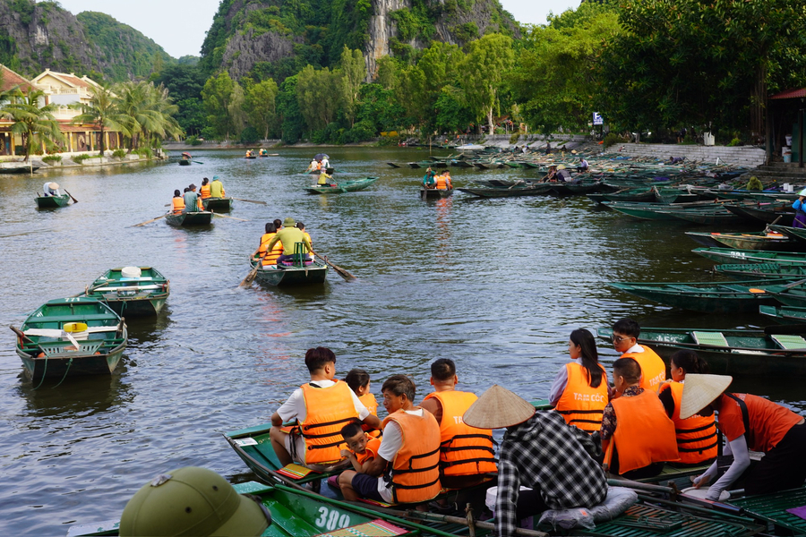 Ngành du lịch Ninh Bình đặt an toàn và trải nghiệm của du khách lên hàng đầu. Ảnh: Thế Hải