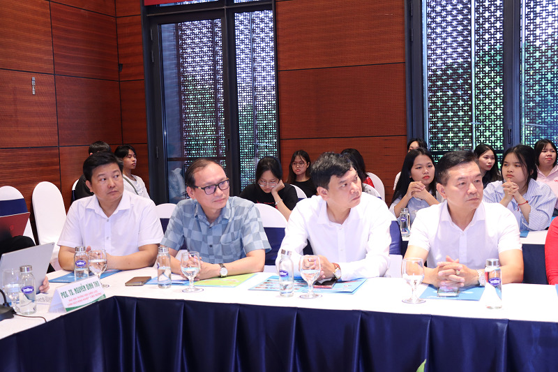 Các đại biểu tham dự hội thảo 