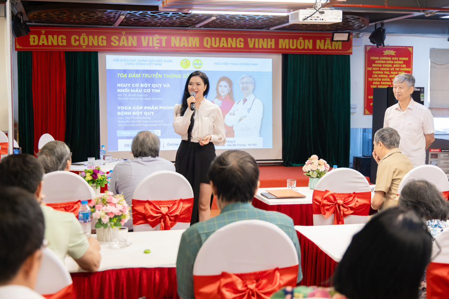 Các chuyên gia đối thoại với khán giả của chương trình