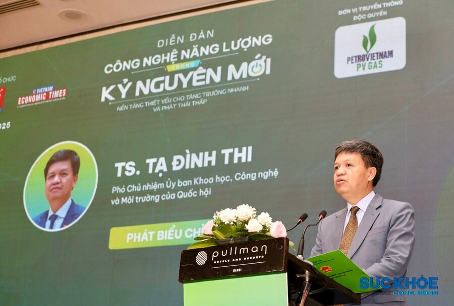 Ông Tạ Đình Thi – Phó Chủ nhiệm Ủy ban Khoa học, Công nghệ và Môi trường của Quốc hội phát biểu tại diễn đàn 