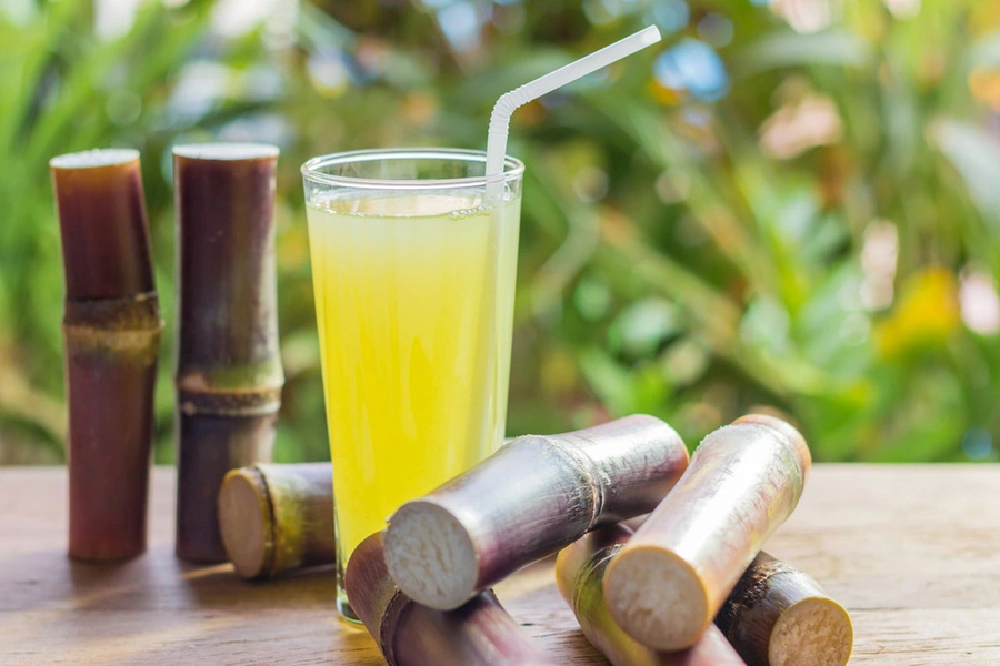 Nước mía chứa lượng đường cao, người bệnh bị đái tháo đường không nên sử dụng. Ảnh: Dân trí
