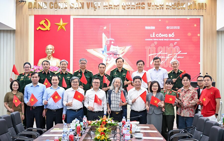 Các đại biểu chụp ảnh lưu niệm tại sự kiện