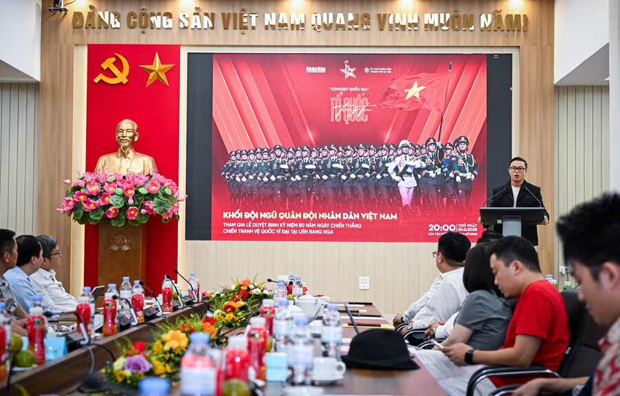 Quang cảnh buổi họp báo giới thiệu chương trình nghệ thuật chính luận “Tổ quốc trong tim”