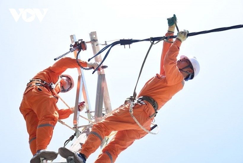 Công suất tiêu thụ điện tại Hà Nội đã liên tục lập đỉnh do nắng nóng kéo dài kỷ lục (Ảnh minh họa)