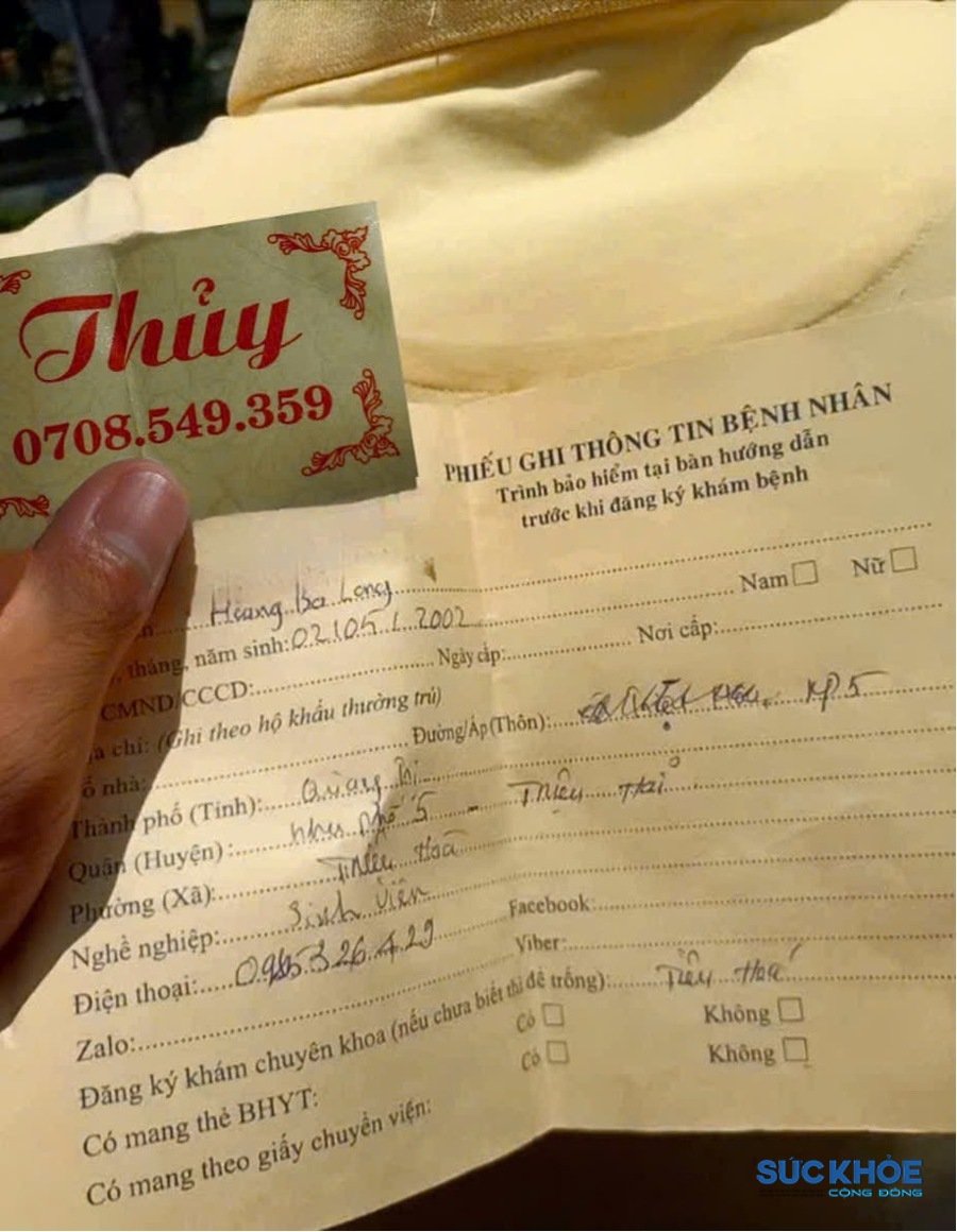 Tờ phiếu ghi thông tin cá nhân để được vào khám ưu tiên.