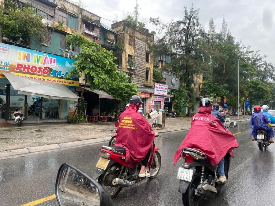 Khu vực TP. Hà Nội có mưa ngay từ đầu buổi sáng.