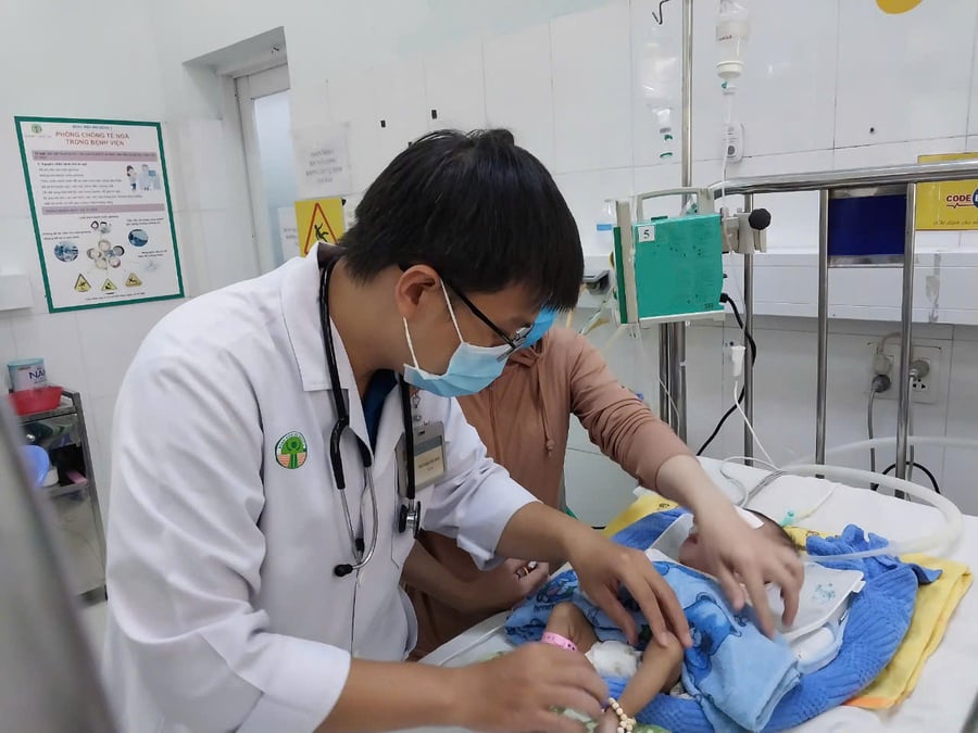 Bệnh nhi bị hô hấp điều trị tại khoa Hô hấp 1 Bệnh viện Nhi đồng 2