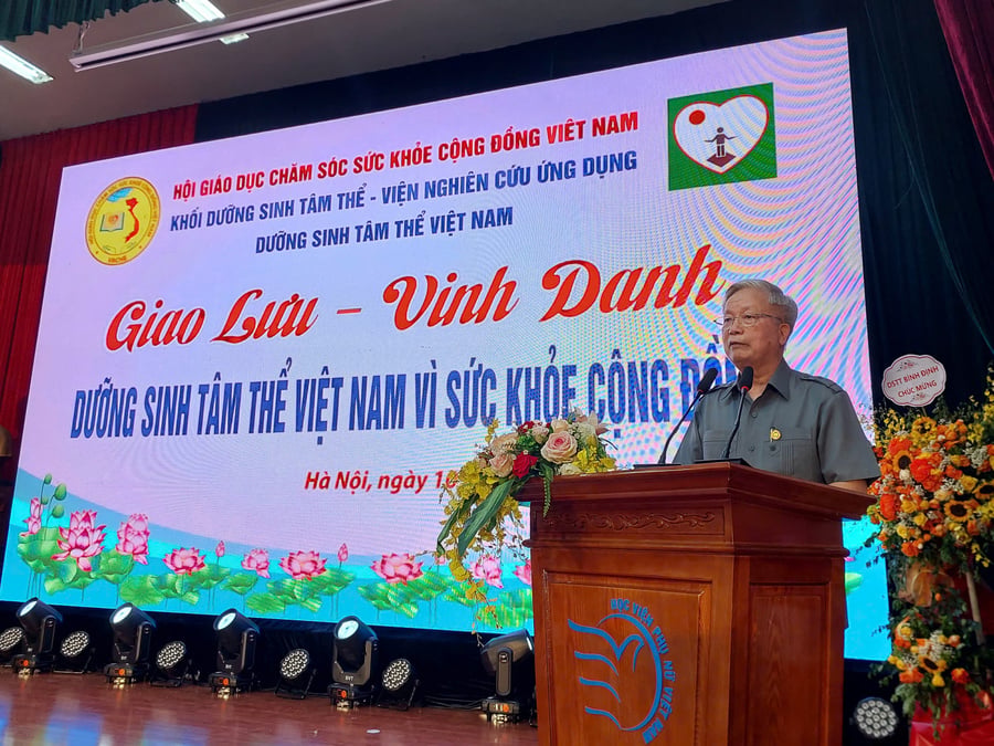 Ông Nguyễn Hồng Quân – nguyên Ủy viên Ban Chấp hành Trung ương Đảng, nguyên Bộ trưởng Bộ Xây dựng, Chủ tịch Trung ương Hội Giáo dục chăm sóc sức khỏe cộng đồng Việt Nam
