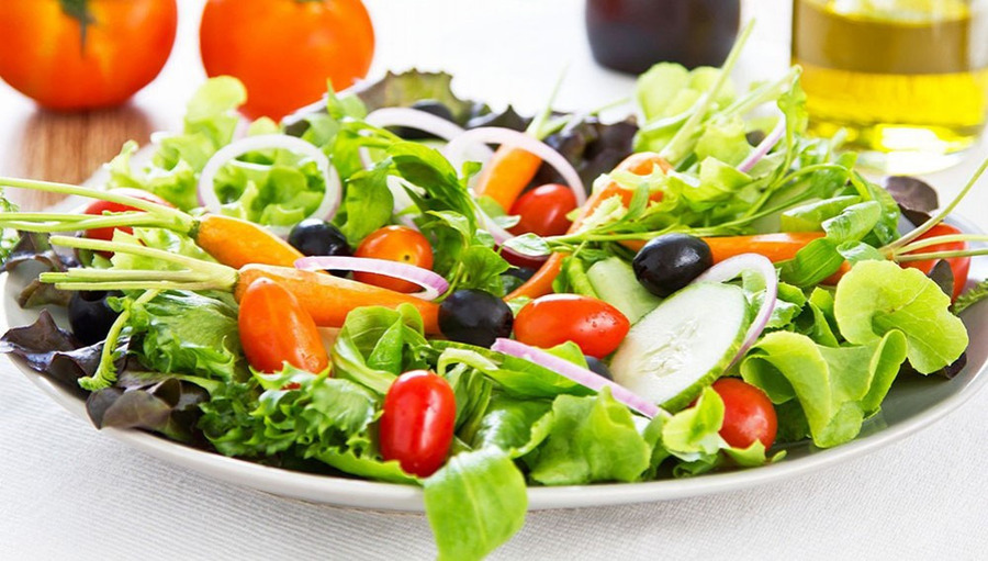 Salad tươi giữ trọn vitamin và khoáng chất (Ảnh: Sưu tầm)