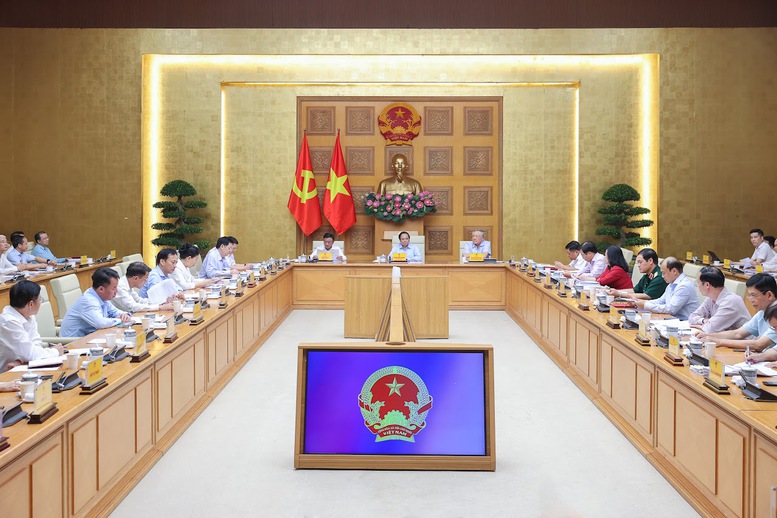 Thủ tướng Chính phủ Phạm Minh Chính chủ trì cuộc họp của Ban Thường vụ Đảng ủy Chính phủ tiếp tục cho ý kiến, hoàn thiện dự thảo các Nghị quyết mới của Bộ Chính trị về công tác chăm sóc sức khỏe nhân dân và phát triển giáo dục - đào tạo (Ảnh: VGP/Nhật Bắc)