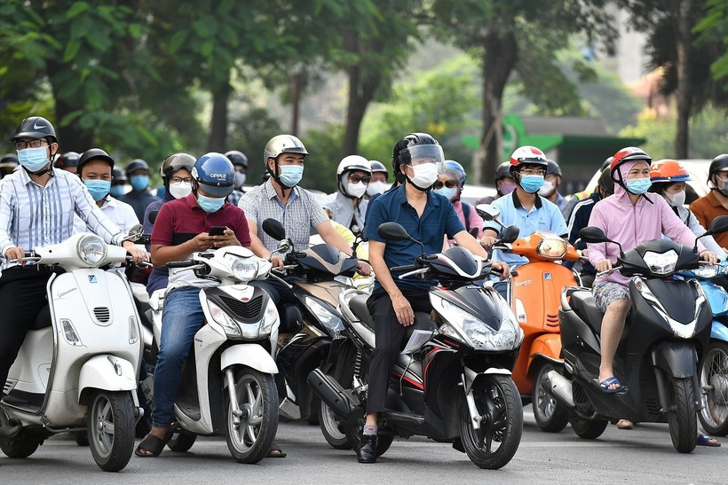 Việc chuyển đổi xe xăng sang xe điện cần đảm bảo lợi ích hài hòa giữa Nhà nước, người dân và doanh nghiệp (Ảnh minh họa)