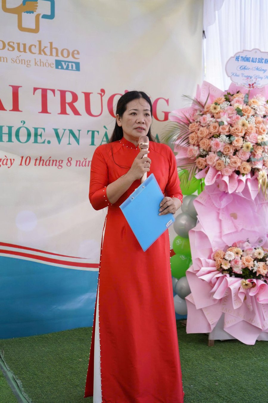 Bà Nguyễn Thị Hoa – Chủ cửa hàng AloSuckhoe.vn Tài Hoa phát biểu    