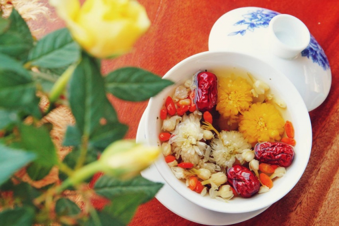 Trà táo đỏ có vị ngọt dễ uổng (Ảnh minh họa)