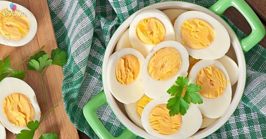 Trứng đã bóc vỏ nên sử dụng sớm (Ảnh minh họa)