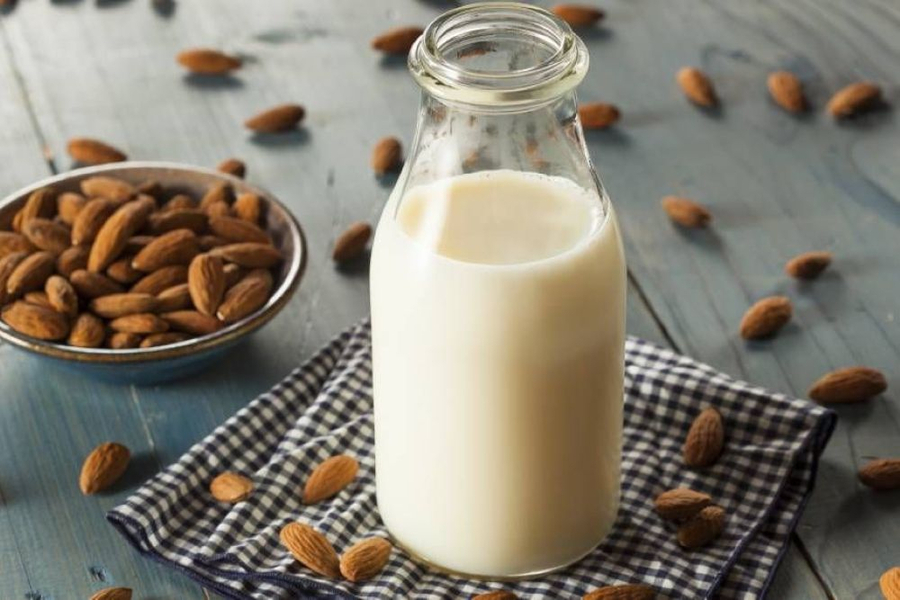 Sữa hạnh nhân chứa hàm lượng vitamin E dồi dào (Ảnh minh họa)