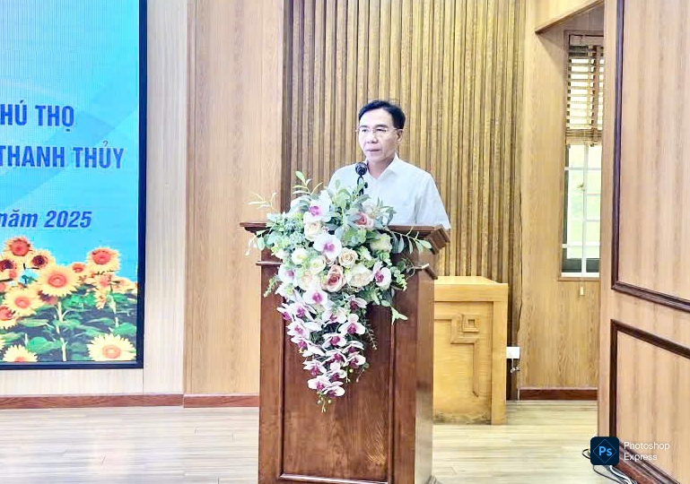 Tiến sĩ Lê Hồng Trung – Giám đốc Sở Y tế tỉnh Phú Thọ phát biểu tại buổi làm việc với TTYT khu vực Thanh Thuỷ 