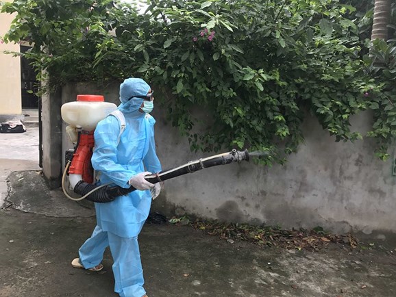 Cần tổ chức các đợt phun hóa chất phòng, chống dịch tại các vùng có nguy cơ (Ảnh minh họa)