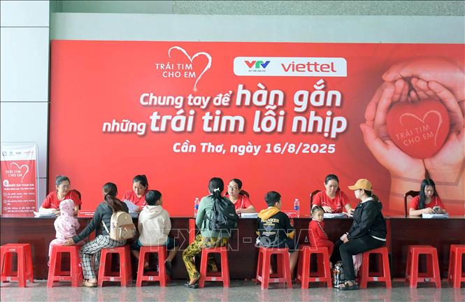 Khám sàng lọc bệnh tim bẩm sinh cho trẻ em tại Bệnh viện Đa khoa Sóc Trăng (TP.Cần Thơ) trong Chương trình 