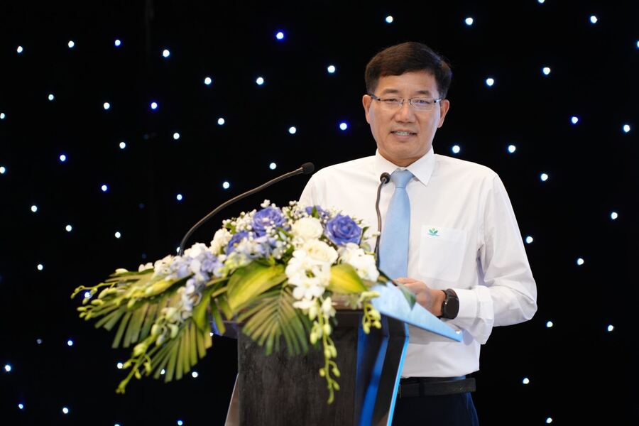 TS.BS Phan Hữu Phúc, Phó Giám đốc Bệnh viện Nhi Trung ương chia sẻ thông tin tại hội thảo (Ảnh: BTC)
