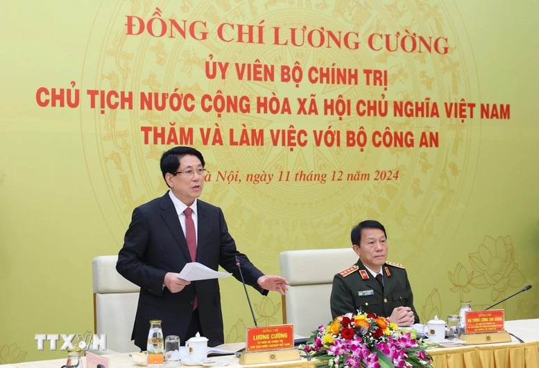 Chủ tịch nước Lương Cường đến thăm và làm việc với Bộ Công an vào sáng 11/12/2024 tại Hà Nội (Ảnh TTXVN)