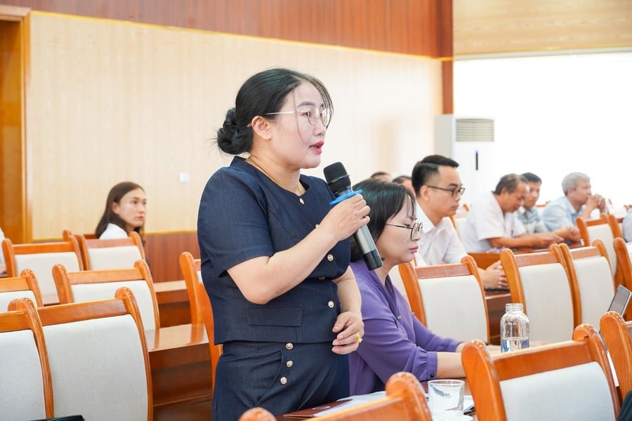 Trạm trưởng trạm Y tế Cẩm khê phát biểu tại hội thảo 