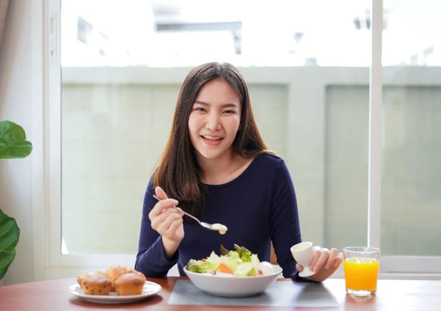 Nên ăn uống đầy đủ trước khi chạy bộ (Ảnh minh họa)