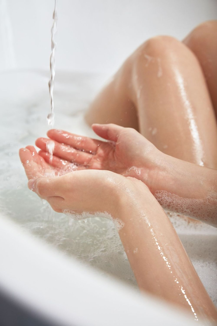Tắm nước ấm giúp cơ thể được thư giãn (Ảnh minh họa)