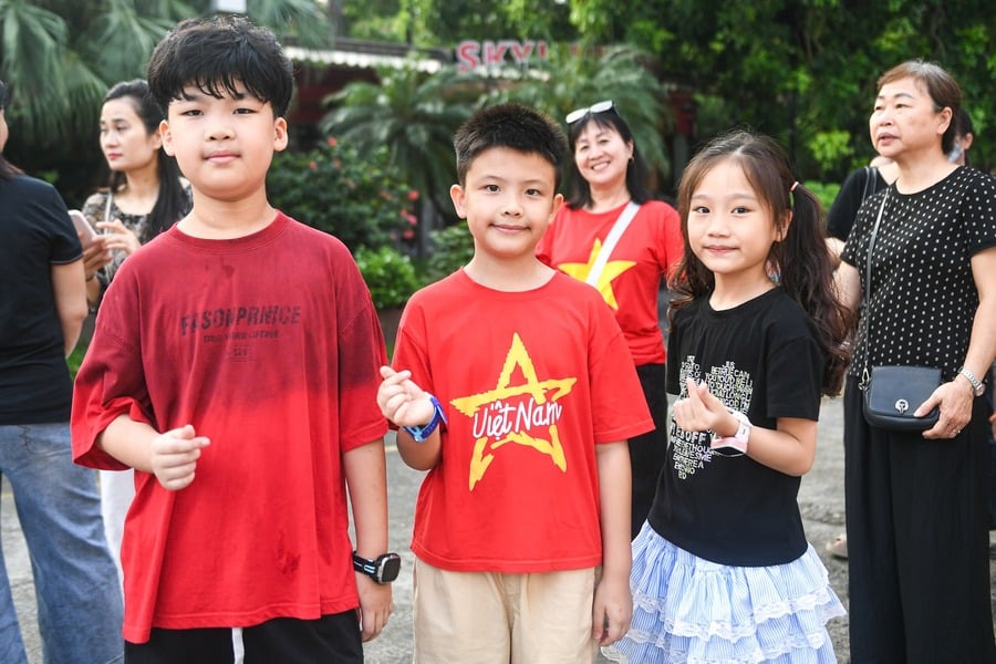 Nhiều em nhỏ lần đầu tiên được trải nghiệm công nghệ mới, hiểu rõ và tự hào hơn về lịch sử hào hùng của dân tộc