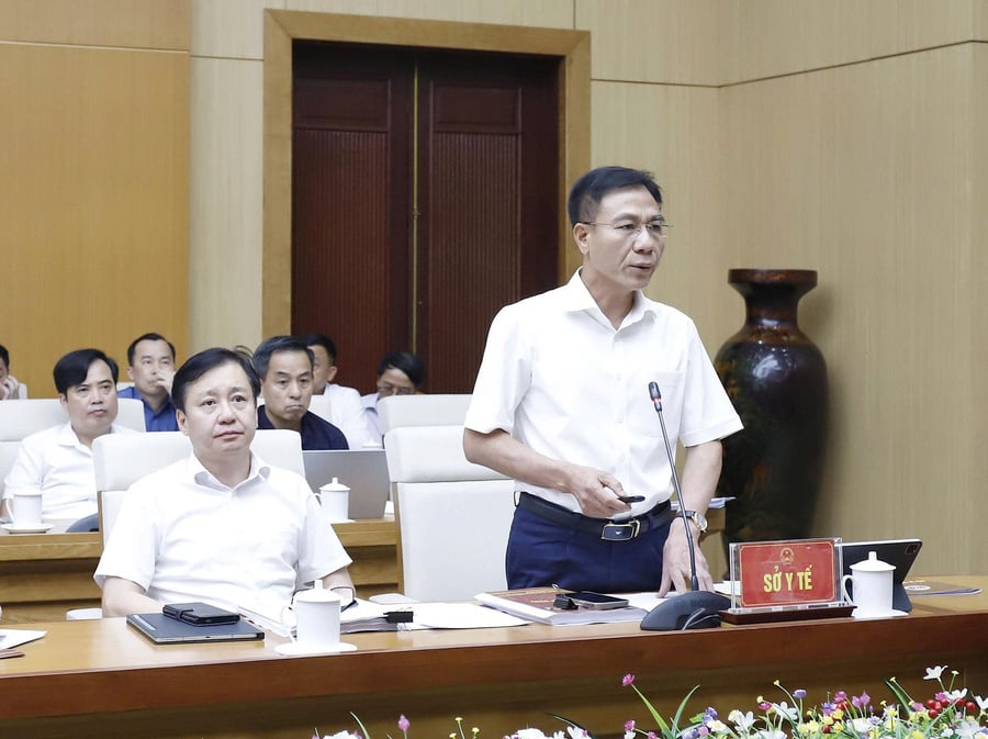 Lãnh đạo Sở Y tế báo cáo một số nội dung về những khó khăn của ngành Y tế sau khi vận hành chính quyền địa phương hai cấp
