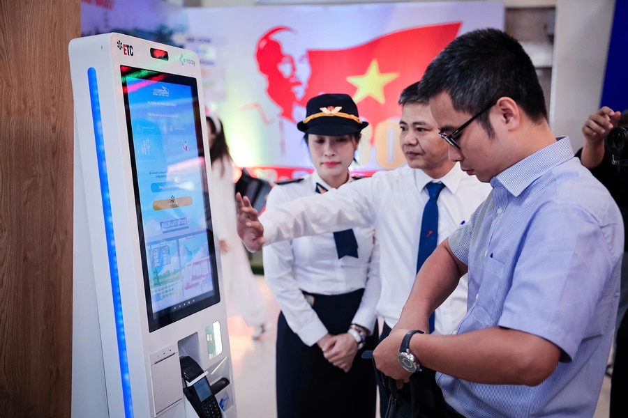 VNR đưa vào vận hành hệ thống kiểm soát vé bằng công nghệ sinh trắc qua xác thực căn cước công dân tại ga Hà Nội (Ảnh: Hoài Nam)