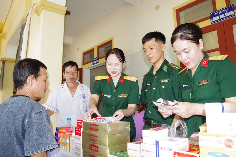 Người dân được cấp phát thuốc miễn phí