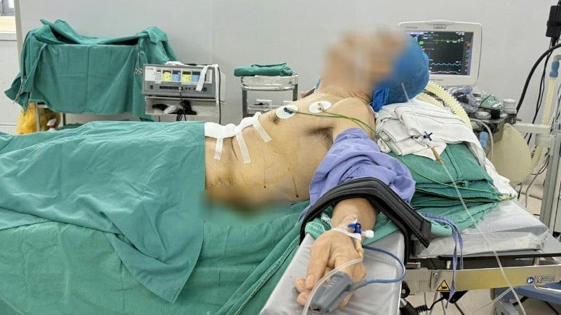Tư thế nửa nằm nửa ngồi của bệnh nhân trong phòng phẫu thuật (Ảnh BVCC)