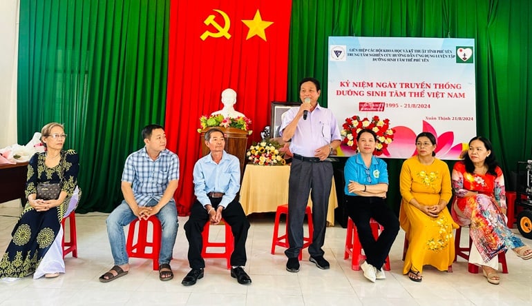 Những người vượt qua bệnh tật nhờ phương pháp DSTT chia sẻ câu chuyện của họ với mong muốn góp phần lan tỏa DSTT (Ảnh: Phú Yên Online)