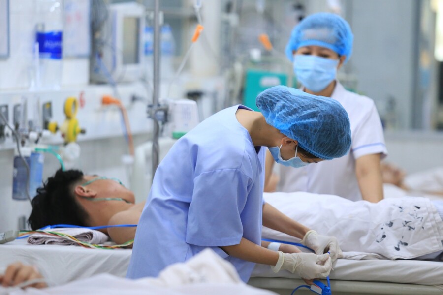 Một ca sốt xuất huyết đang điều trị tại Bệnh viện Bệnh nhiệt đới TP. Hồ Chí Minh