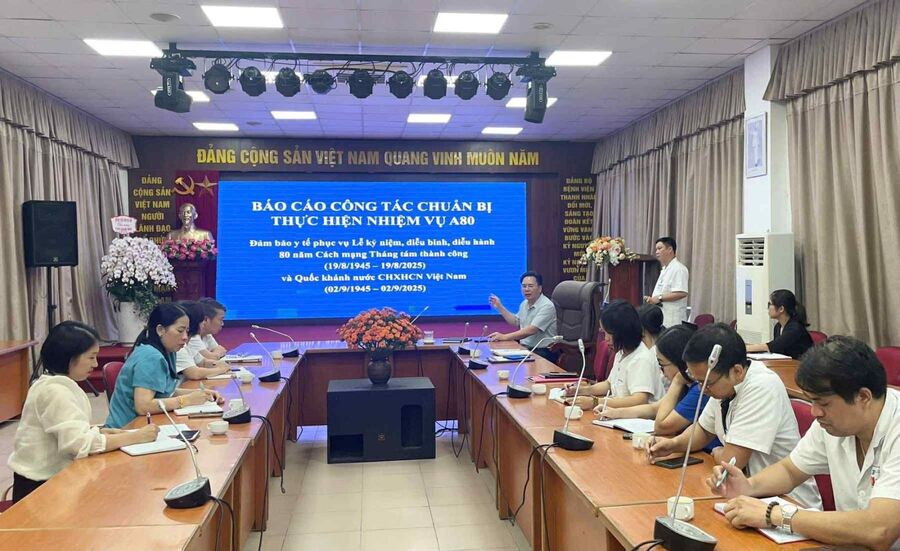 Bệnh viện Thanh Nhàn họp chuẩn bị công tác phục vụ Lễ kỷ niệm diễu binh, diễu hành 80 năm Cách mạng tháng Tám thành công và Quốc khánh 2/9
