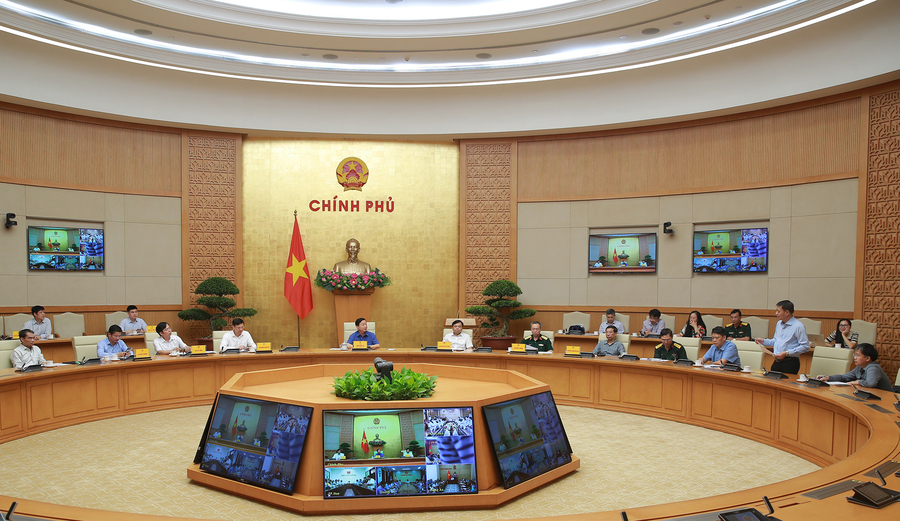 Phó Thủ tướng nhấn mạnh, dự báo dù cố gắng đến đâu cũng chỉ là dự báo, do vậy các cơ quan phải bám sát diễn biến thực tế, cập nhật liên tục để phòng ngừa (Ảnh: VGP/Minh Khôi)